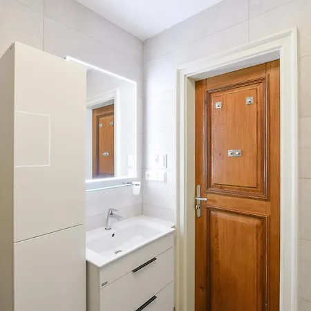 Apartment St Giles Sauna And Pool Table Apt *