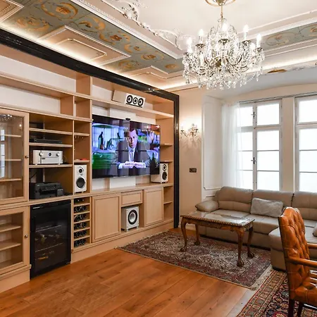 St Giles Sauna And Pool Table Apt