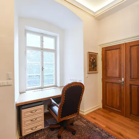 Apartment St Giles Sauna And Pool Table Apt *