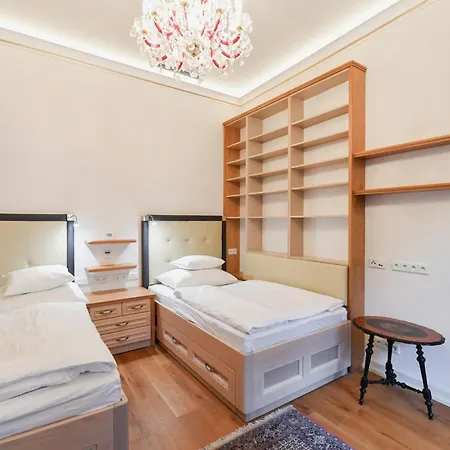 Apartment St Giles Sauna And Pool Table Apt *