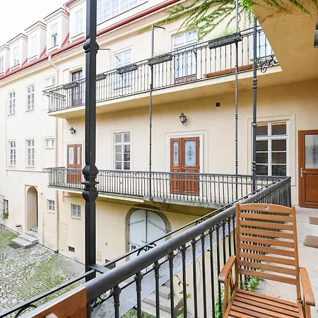Апартаменты St Giles Sauna And Pool Table Прага