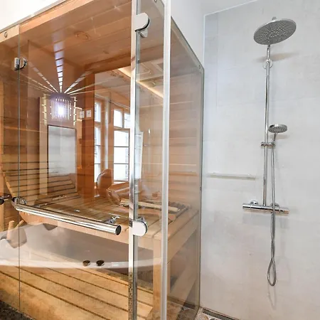 St Giles Sauna And Pool Table Apt