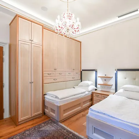 Apartment St Giles Sauna And Pool Table Prag