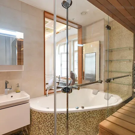 Апартаменты St Giles Sauna And Pool Table